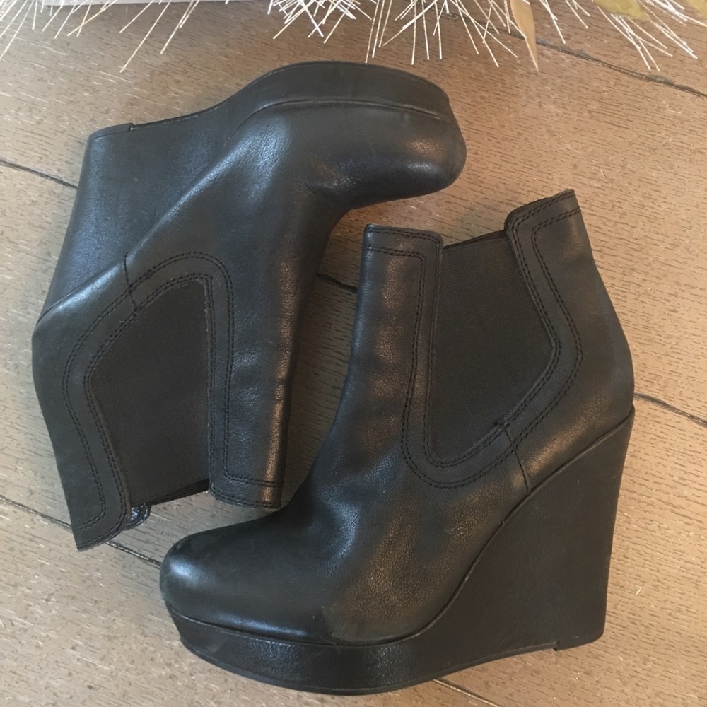 Seychelles black leather wedge booties